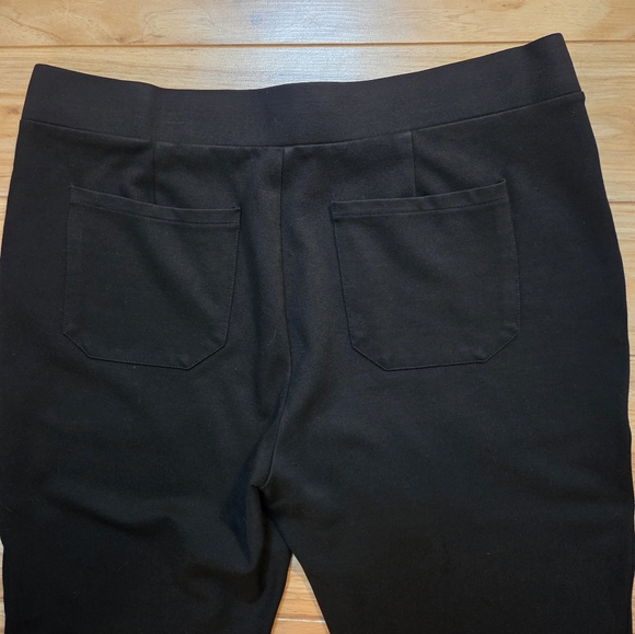 Democracy High Rise Pull-On Crop Pant Rayon/Nylon/Spandex Black Size L - Picture 5 of 7